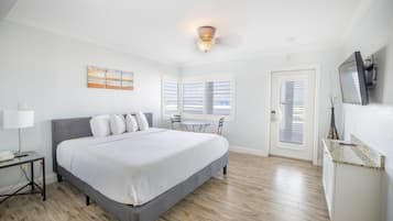 Habitación estándar, junto a la playa | Ropa de cama de alta calidad y tabla de planchar con plancha