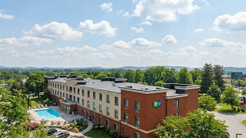 Holiday Inn Express & Suites Bethlehem Arpt-Allentown Area