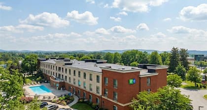 Holiday Inn Express & Suites Bethlehem Arpt-Allentown Area