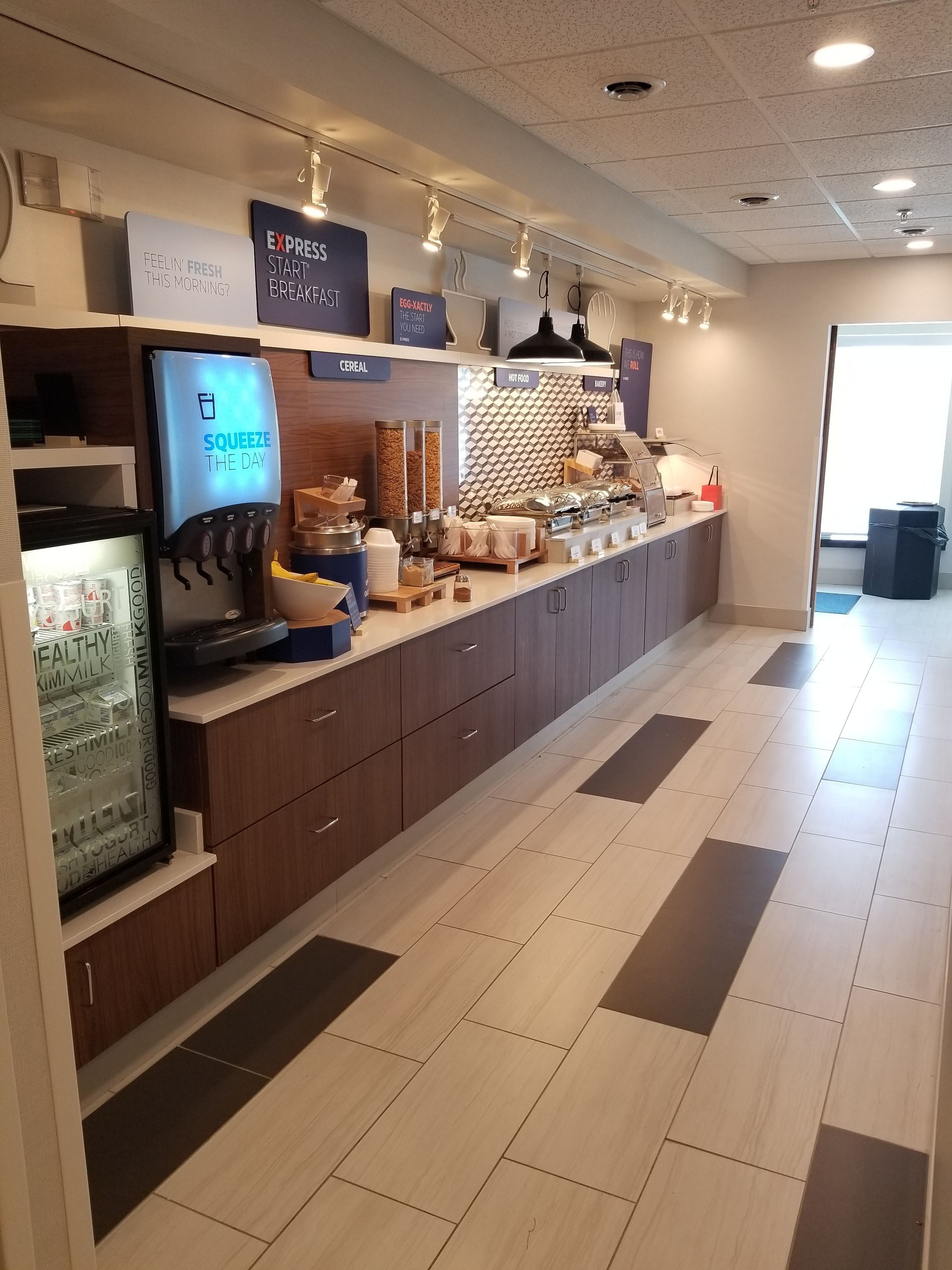 Tägliches inbegriffenes kontinentales Frühstück