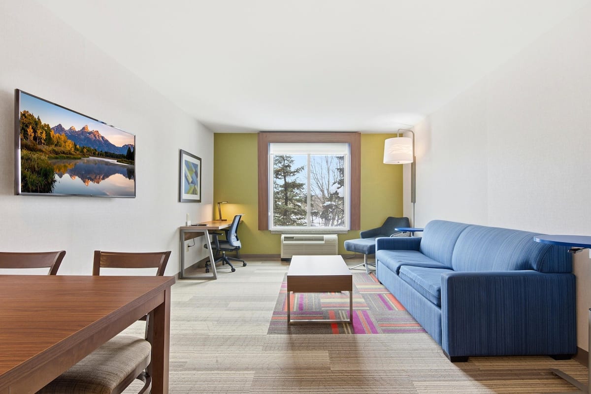 Suite, 1 King Bed with Sofa bed | Desk, laptop workspace, blackout drapes, iron/ironing board