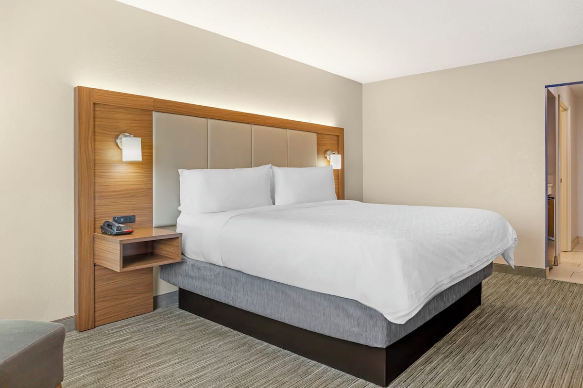 Egyptian cotton sheets, premium bedding, pillowtop beds, in-room safe