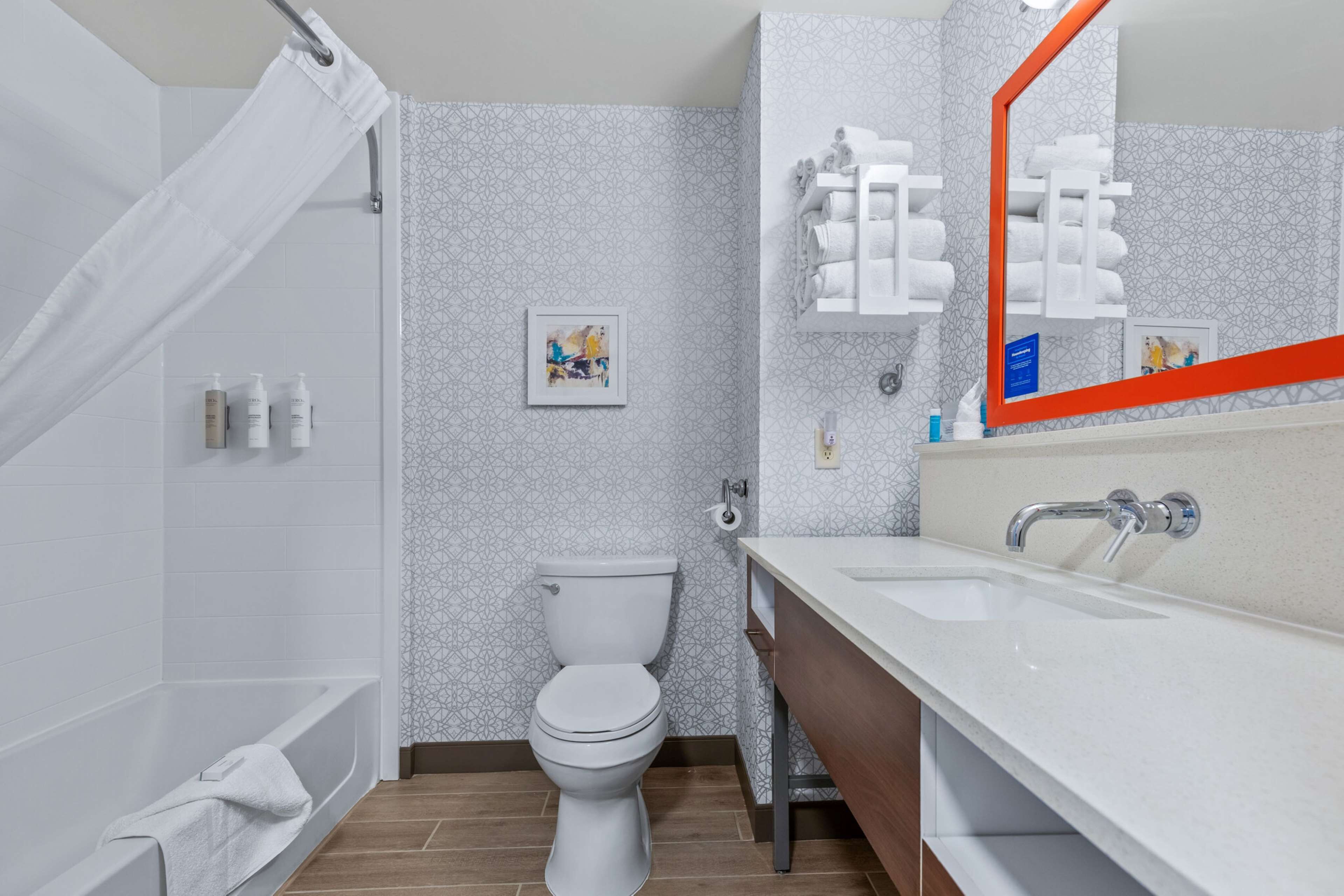 combined shower/bathtub, hair dryer, towels