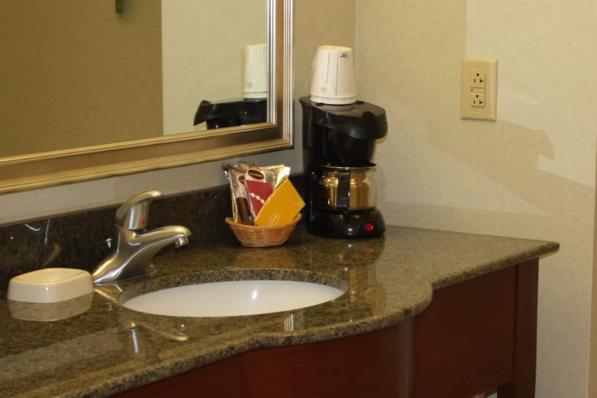 desk, iron/ironing board, free cots/infant beds, rollaway beds