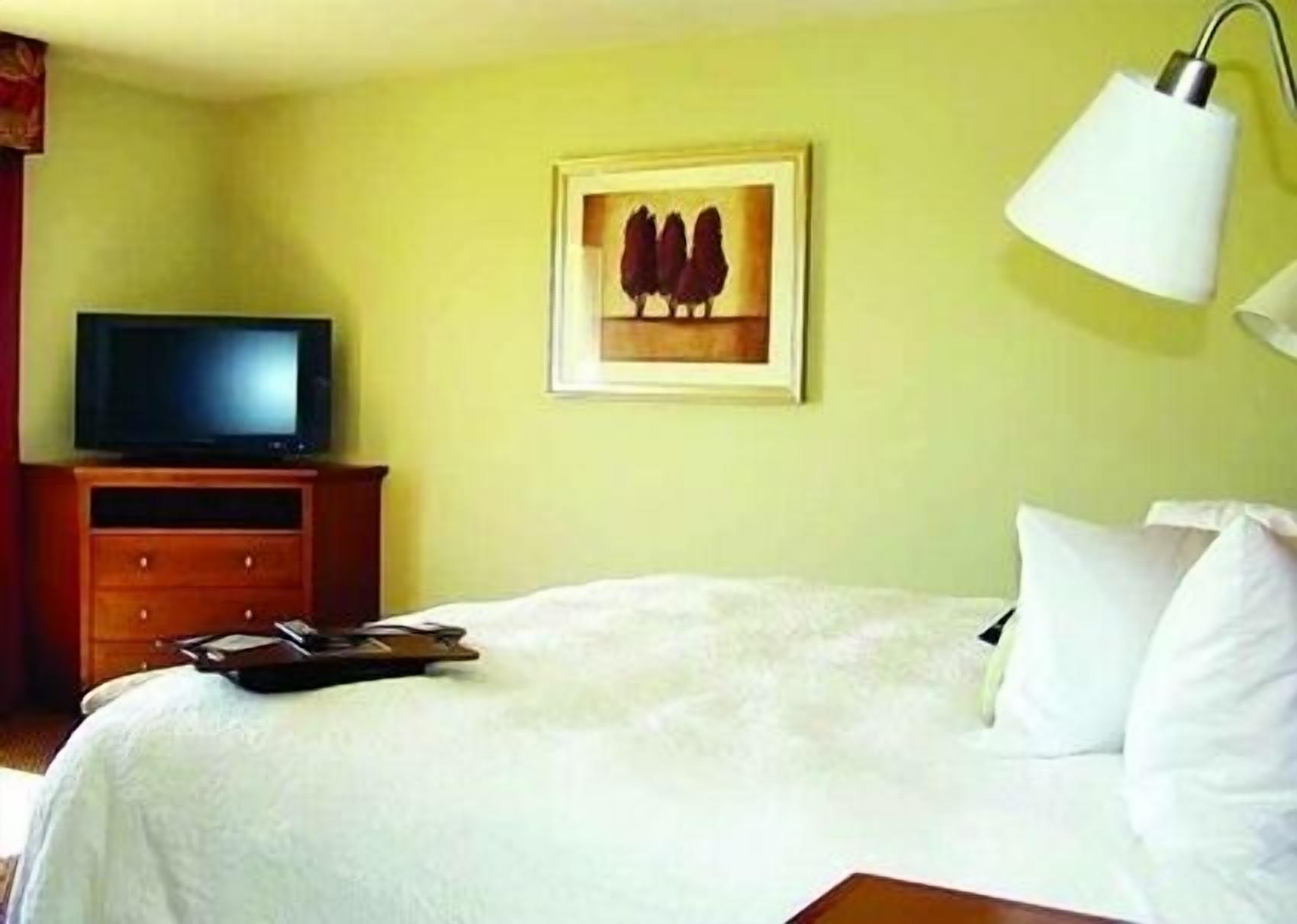 desk, iron/ironing board, free cots/infant beds, rollaway beds