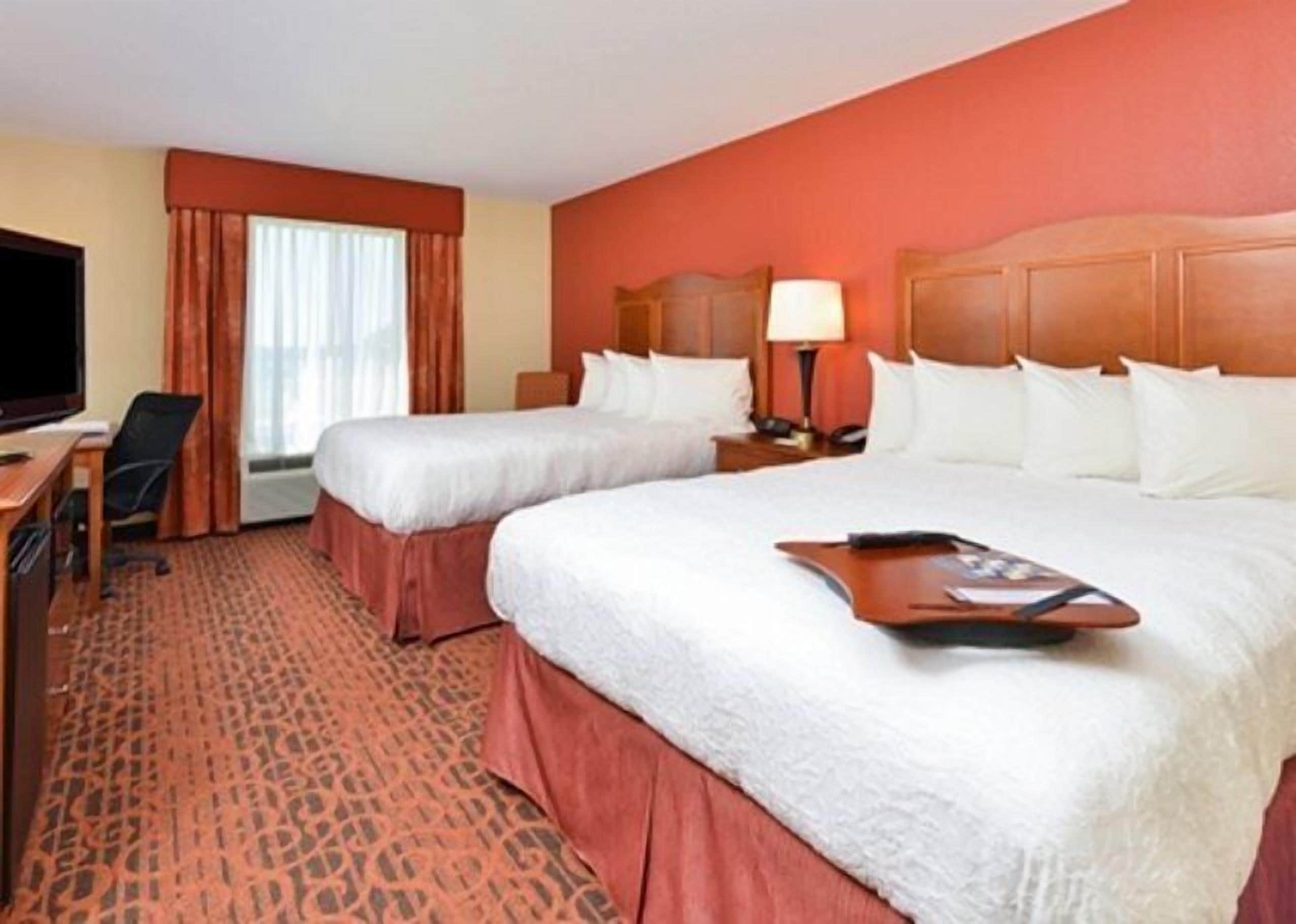 書桌、熨斗/熨衣板、免費搖籃/嬰兒床、折疊床/加床