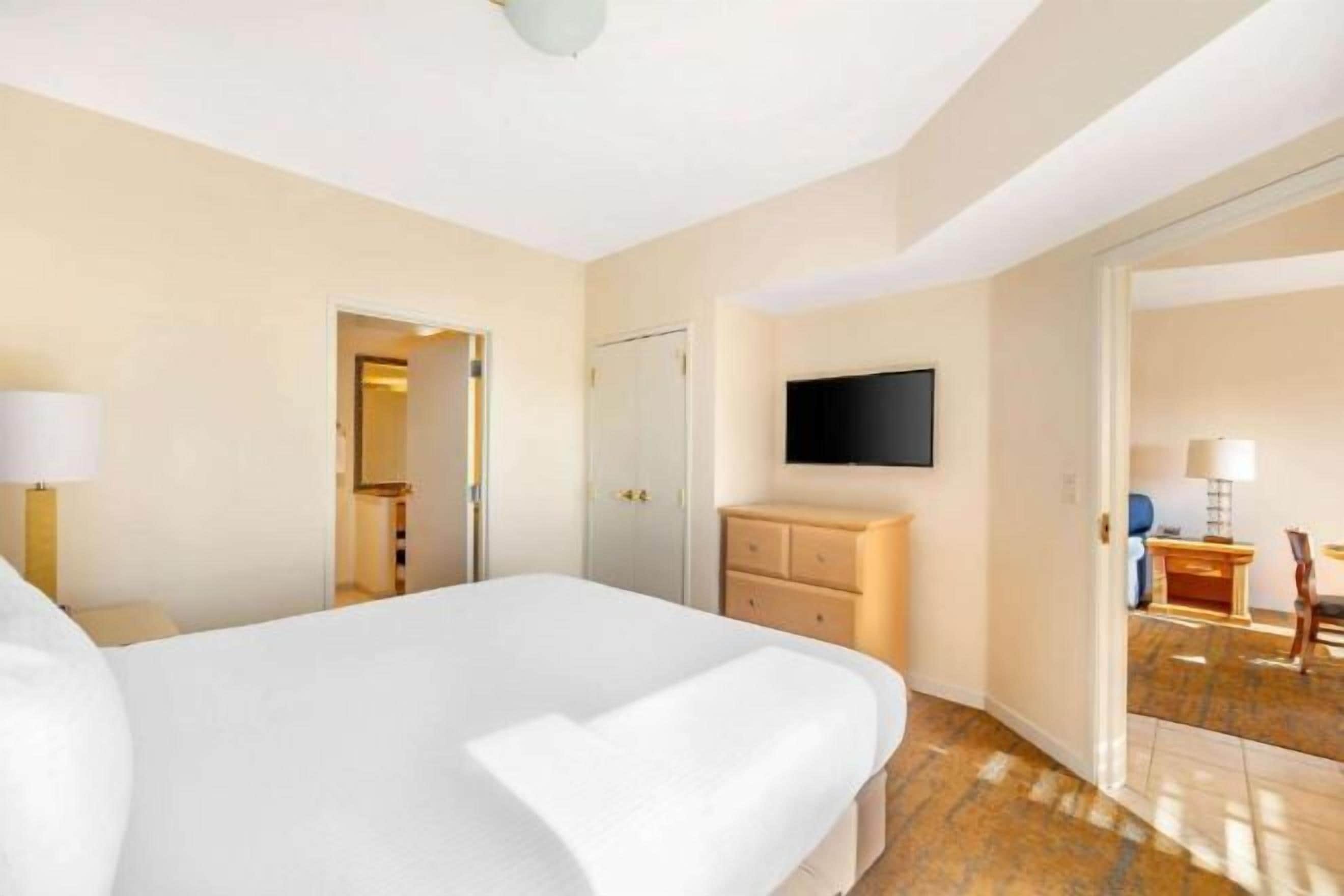 Down comforters, in-room safe, desk, laptop workspace