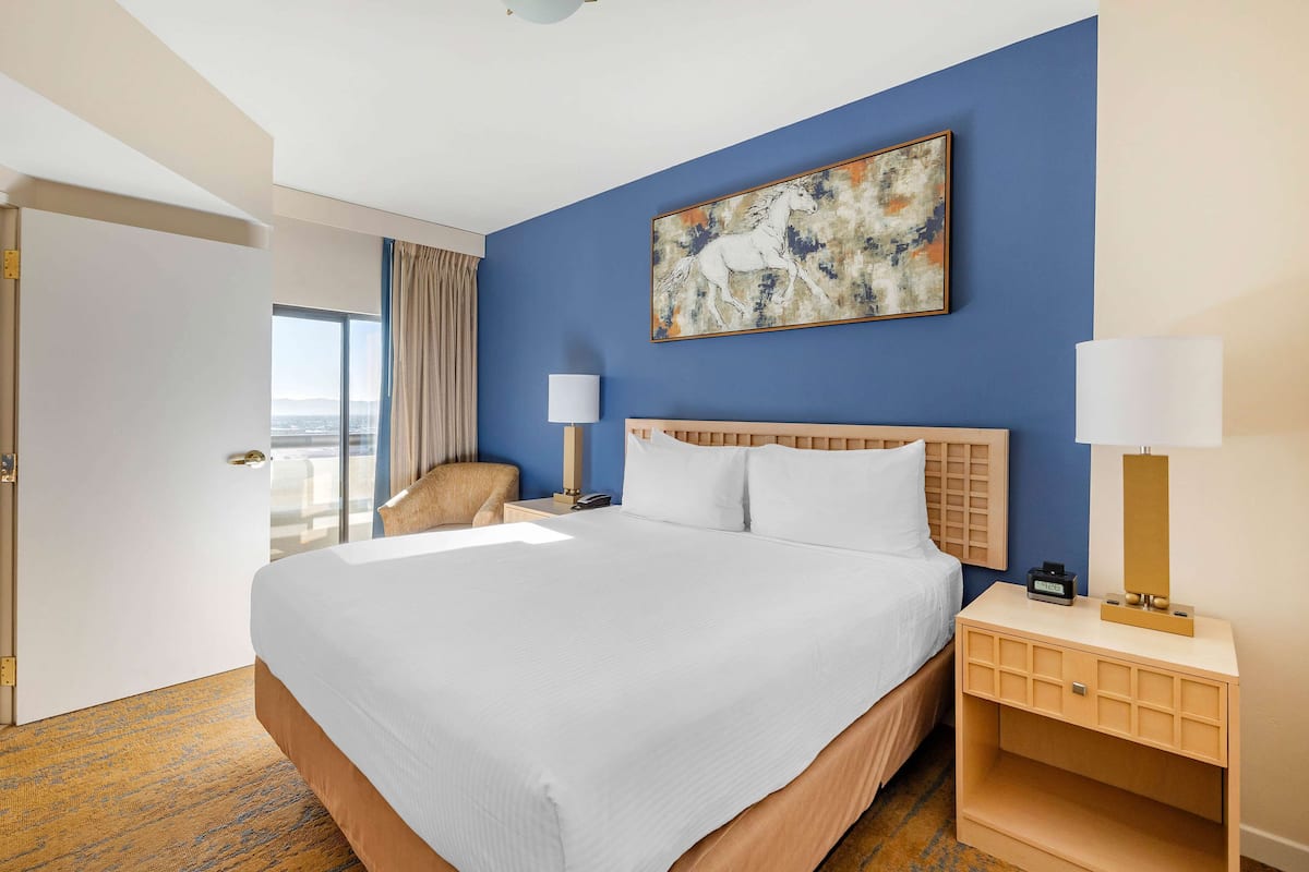 1 bedroom, down duvets, in-room safe, desk