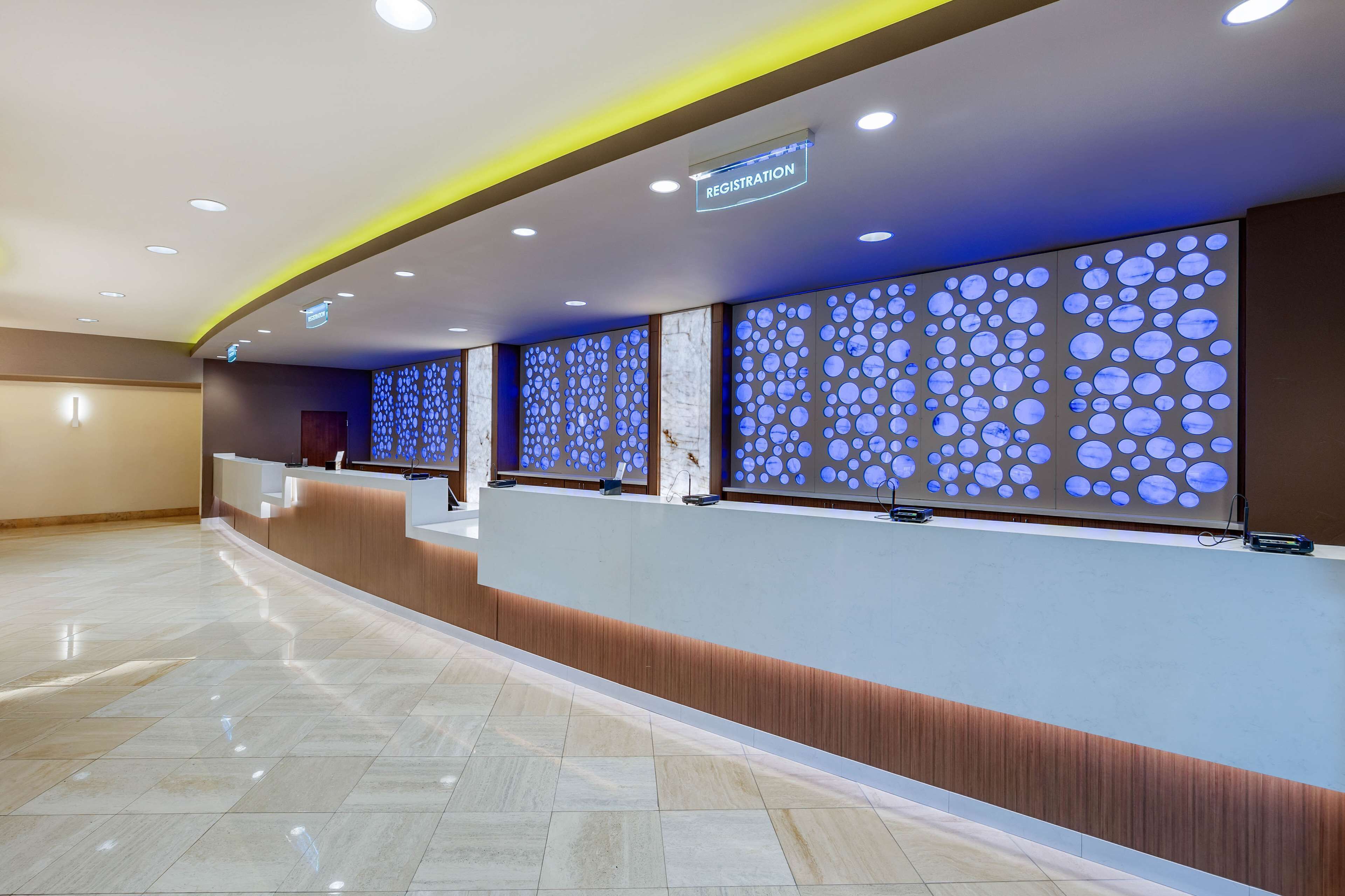 Quầy tiếp tân