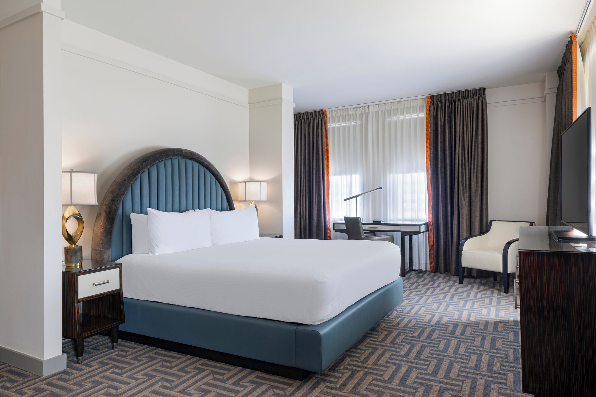 أغطية فراش متميزة وألحفة محشوة بالريش وأسرّة بطبقة علوية مريحة وميني بار