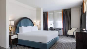 Superior Room, 1 King Bed, Corner | Premium bedding, down comforters, pillowtop beds, minibar