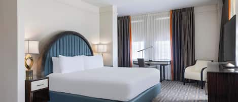 Superior Room, 1 King Bed, Corner | Premium bedding, down comforters, pillowtop beds, minibar