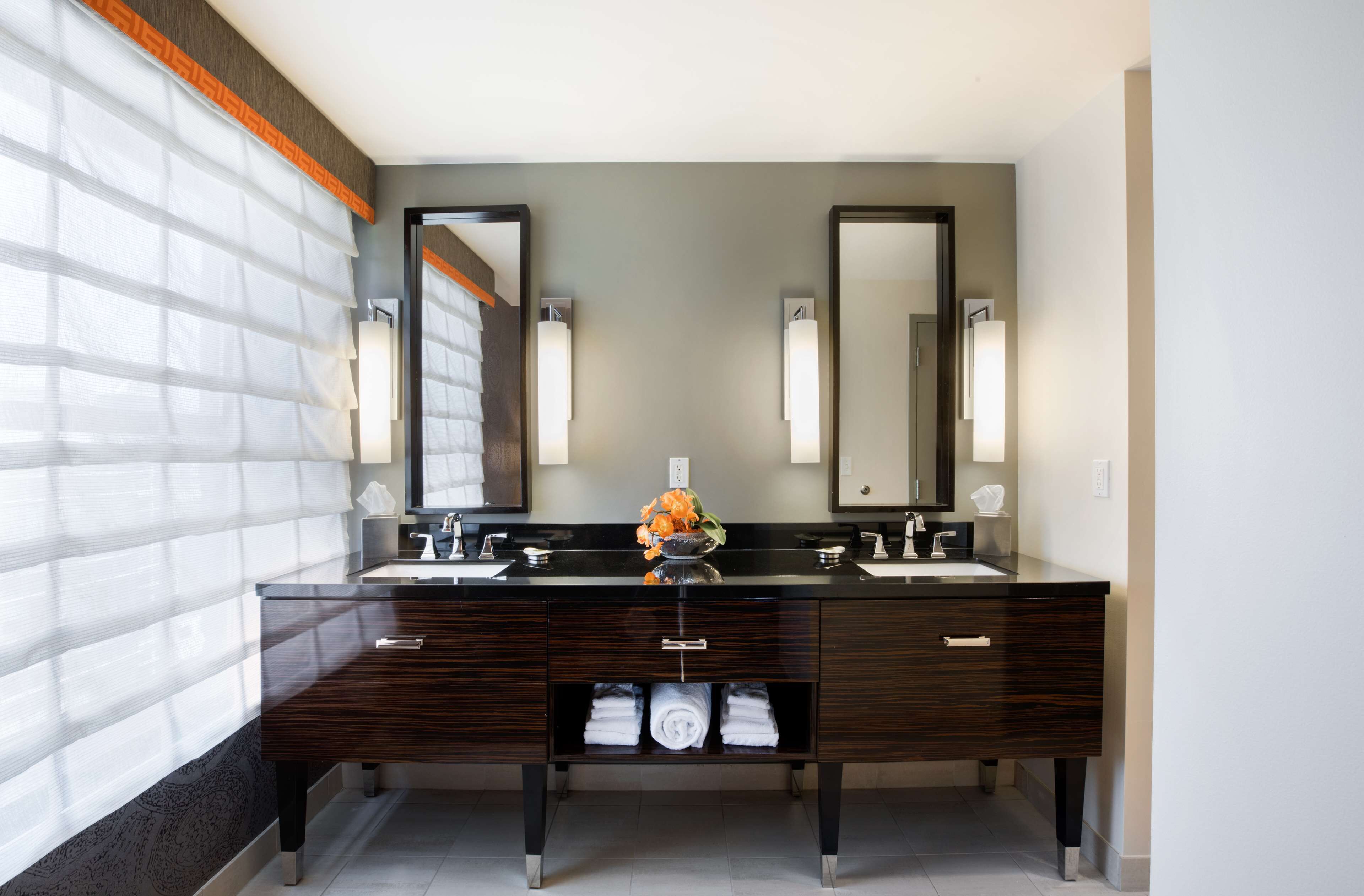 suite, 1 king bed | bathroom | combined shower/bathtub, designer toiletries, hair dryer, bathrobes