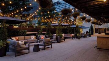 2 restaurants, breakfast, lunch, dinner served; American cuisine