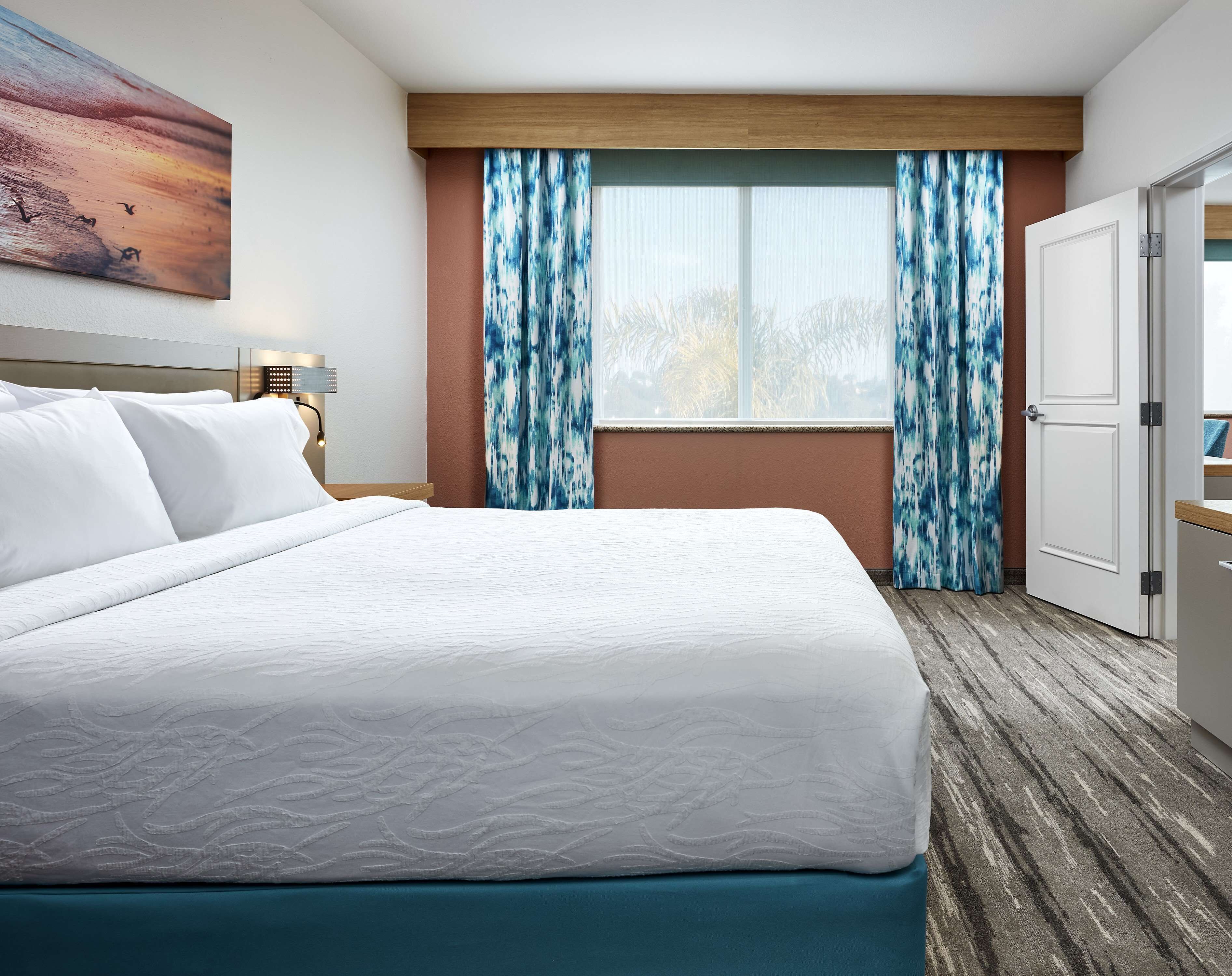 suite, 1 bedroom | in-room safe, desk, free wifi, bed sheets