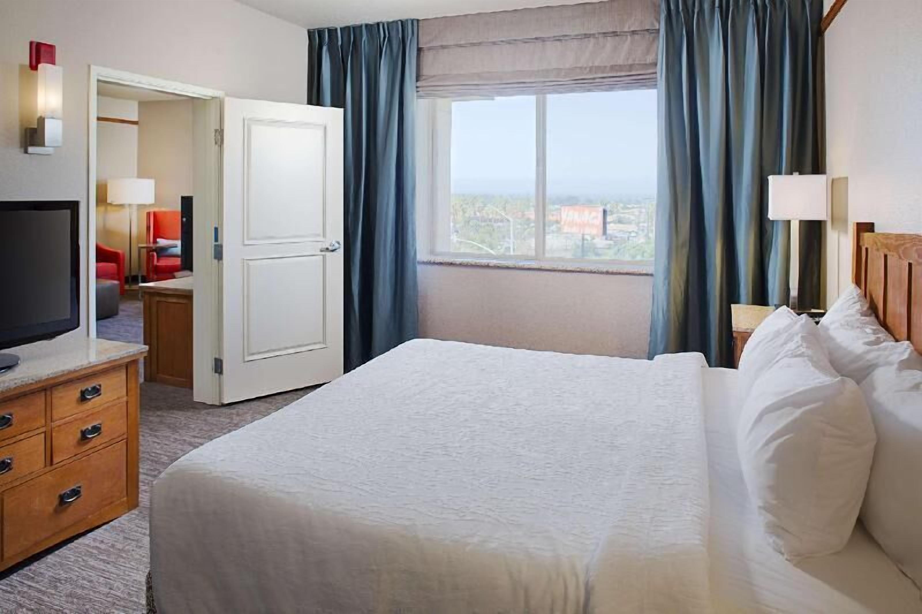 Coffres-forts dans les chambres, bureau, Wi-Fi gratuit, draps fournis