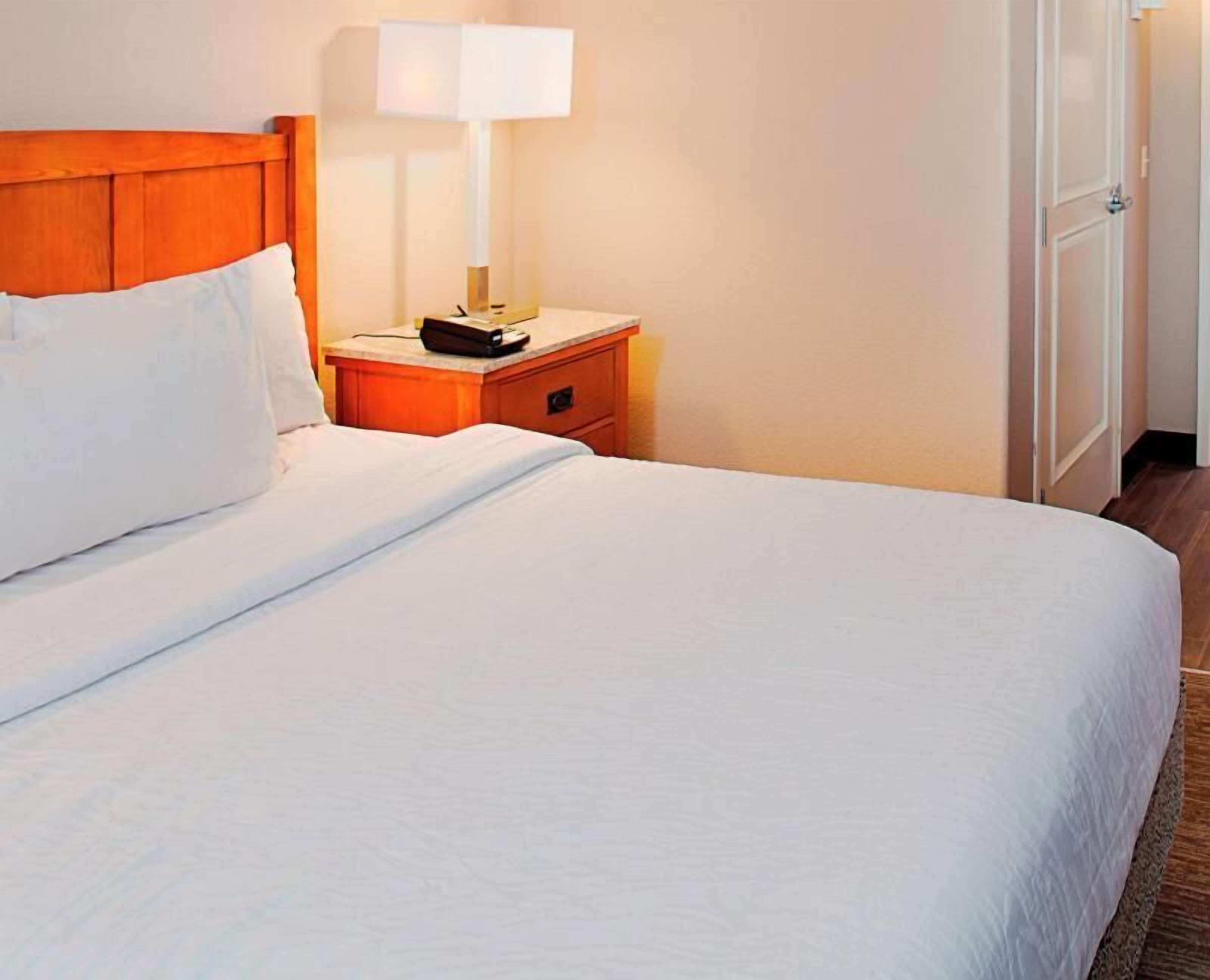 Coffres-forts dans les chambres, bureau, Wi-Fi gratuit, draps fournis