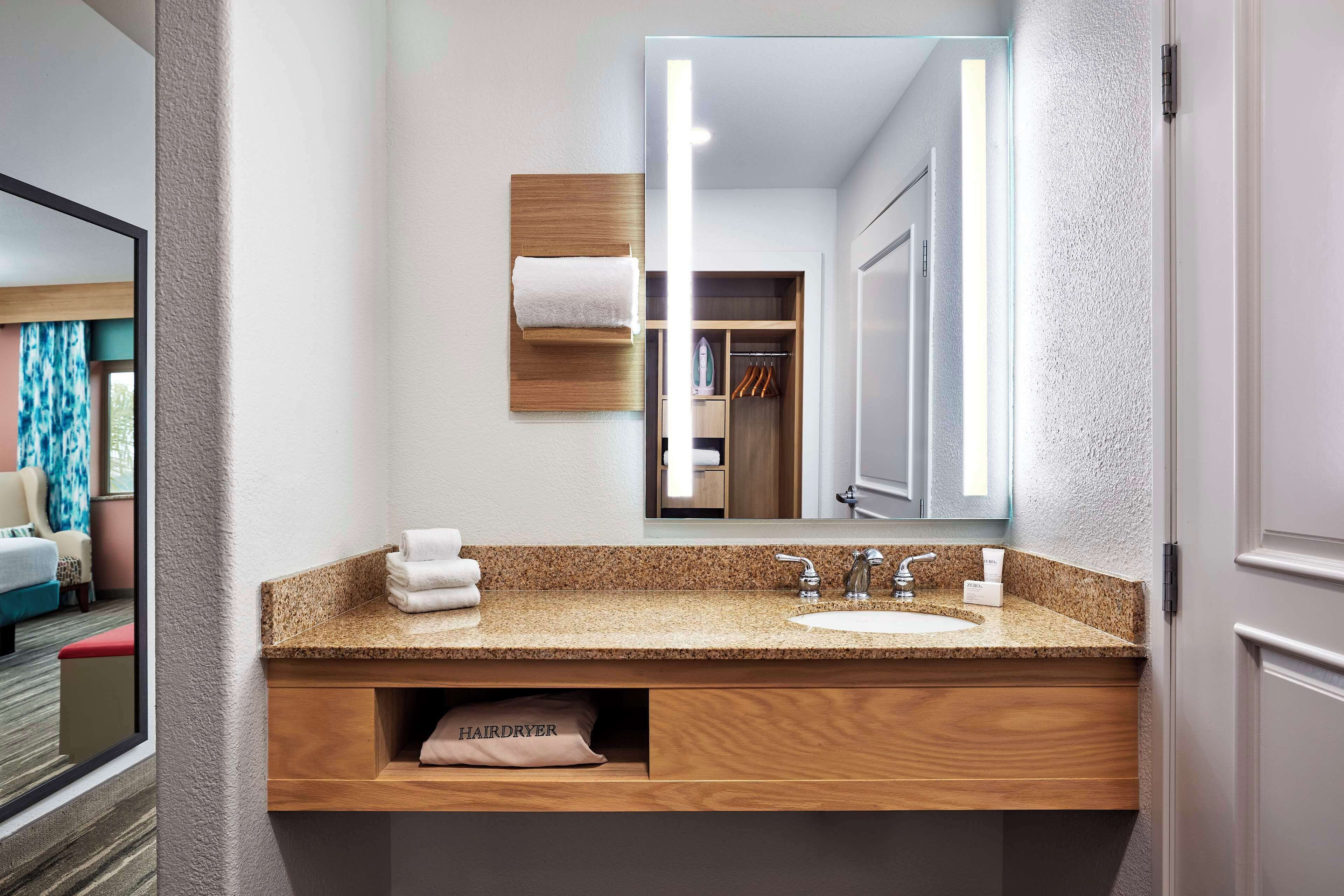 combined shower/bathtub, free toiletries, hair dryer, towels