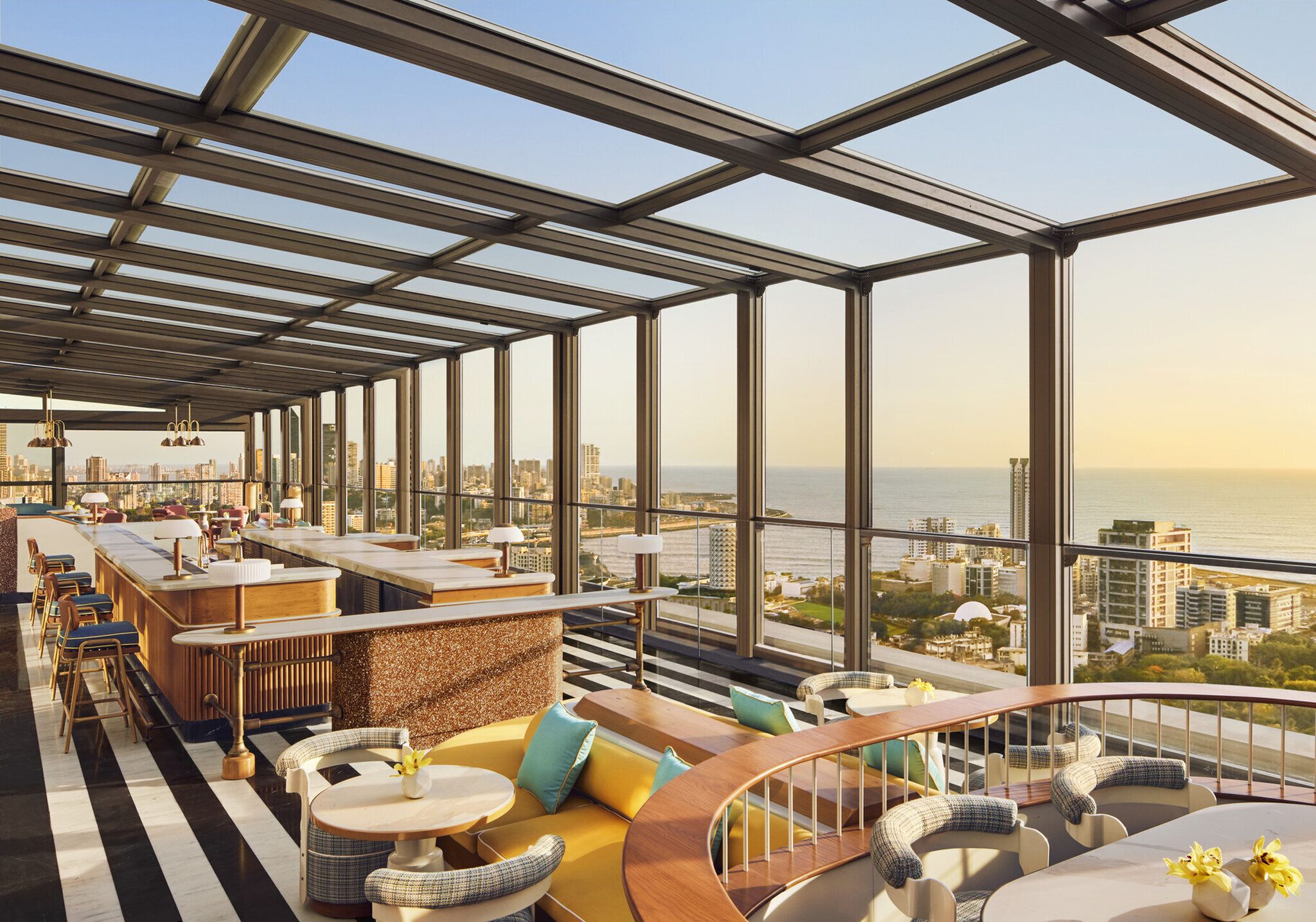 ocean views, serves dinner and brunch