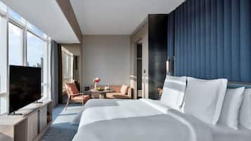 Luxe beddengoed, een minibar, een kluis op de kamer, een bureau