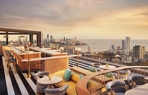 Vue sur la mer, sert le dĂźner et le brunch