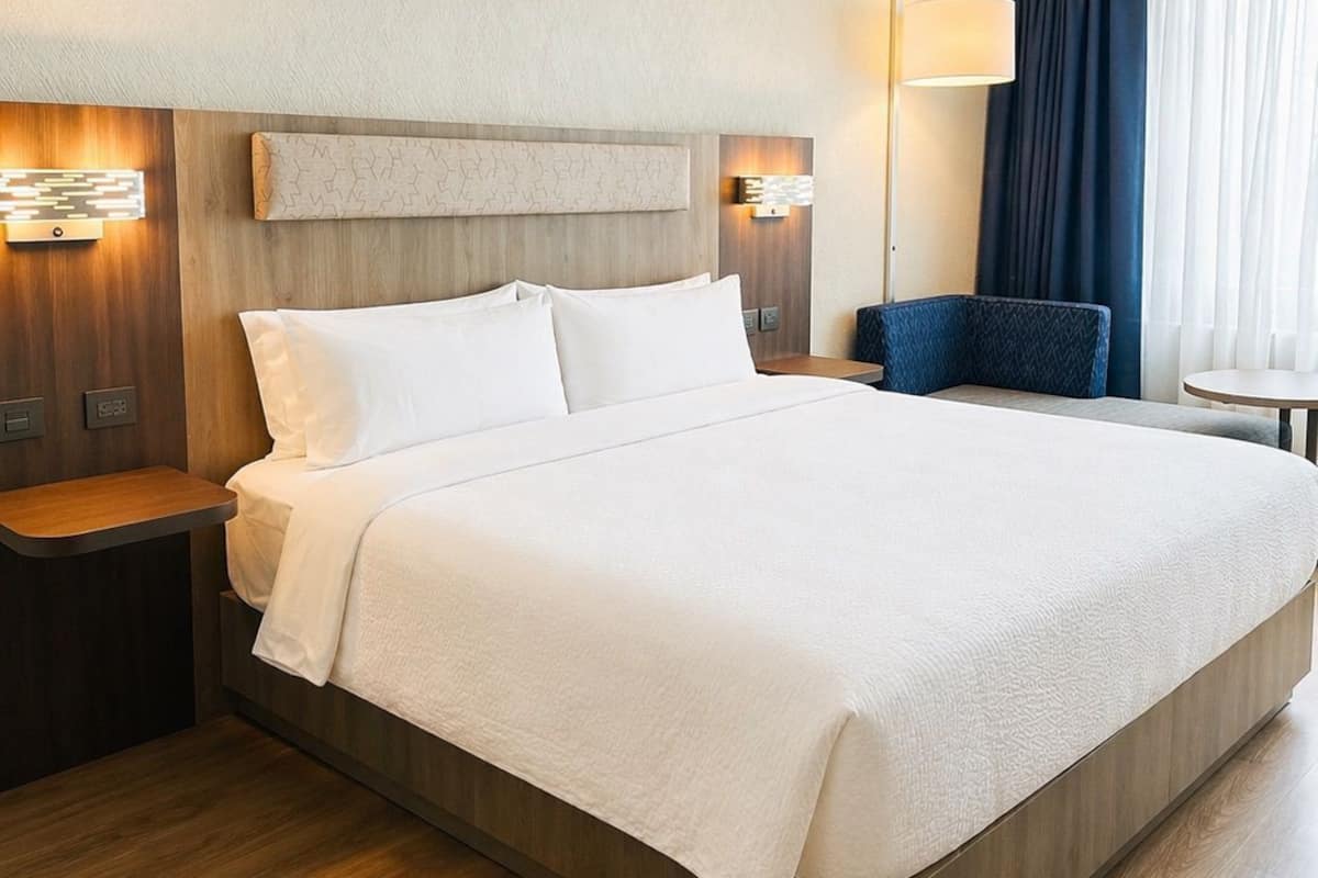 Standardzimmer, 1 King-Bett (Bath Shower Combination) | Italienische Bettbezüge von Frette, hochwertige Bettwaren
