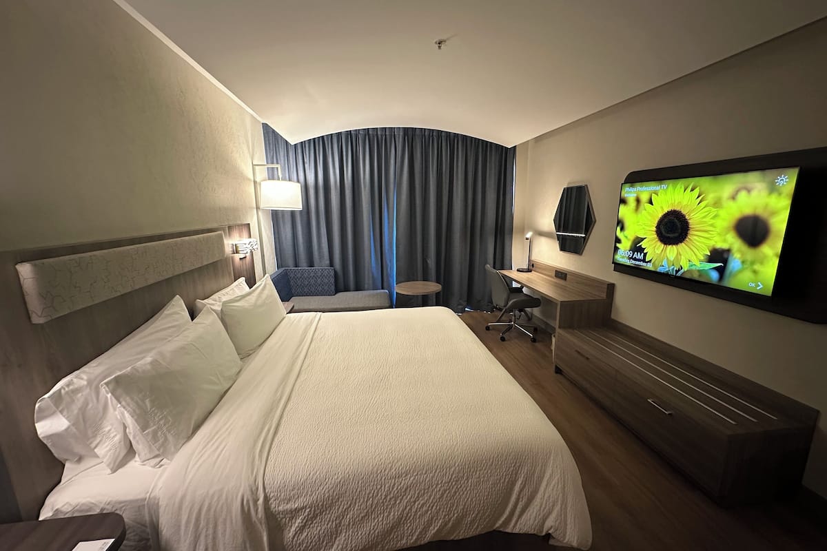 Chambre Standard, 1 trĂšs grand lit (Bath Shower Combination)