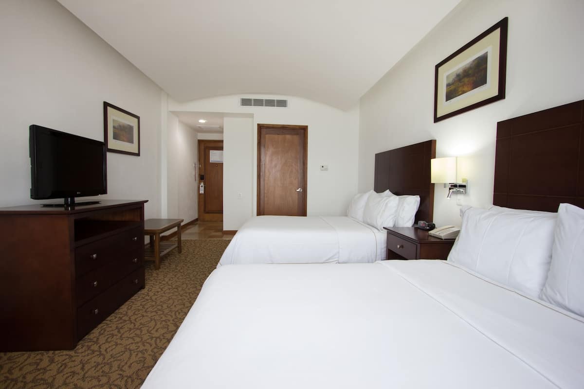 1 bedroom, frette italian sheets, premium bedding, down duvets