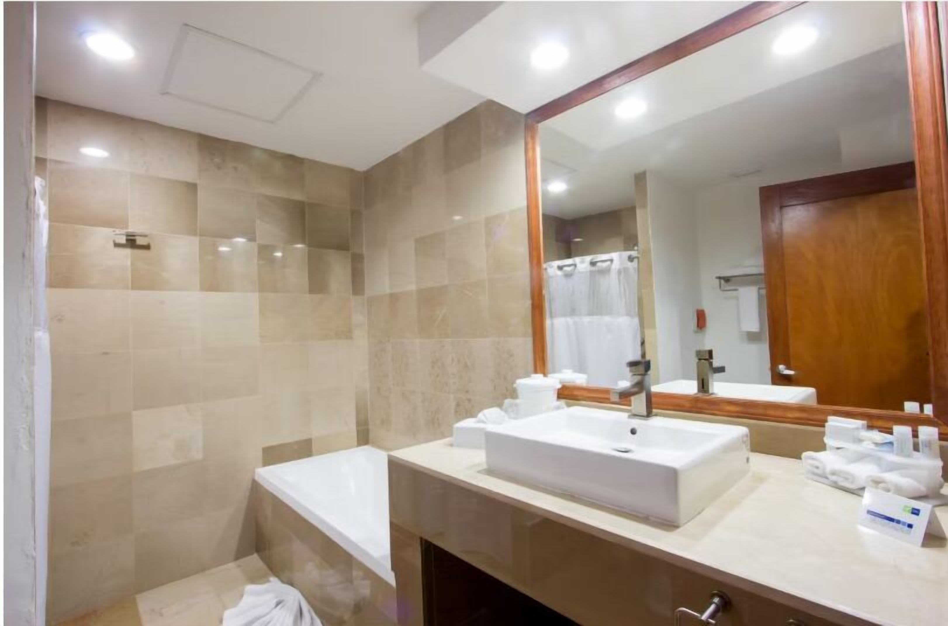 standard room, 1 king bed (extra floor space) | bathroom | shower, rainfall showerhead, designer toiletries, hair dryer