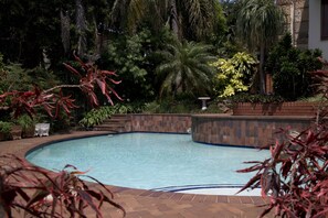 Seasonal outdoor pool - Ridgeview Lodge (Durban)