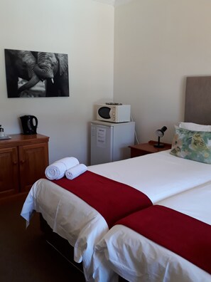 Ropa de cama de alta calidad y minibar 