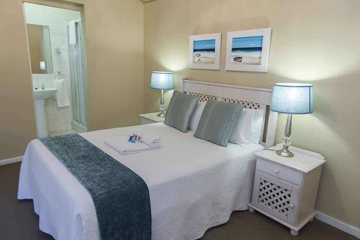 Comfort Room, 1 Bedroom (Rm 4, Double bed, north-facing ) | 1 bedroom, minibar, in-room safe, desk
