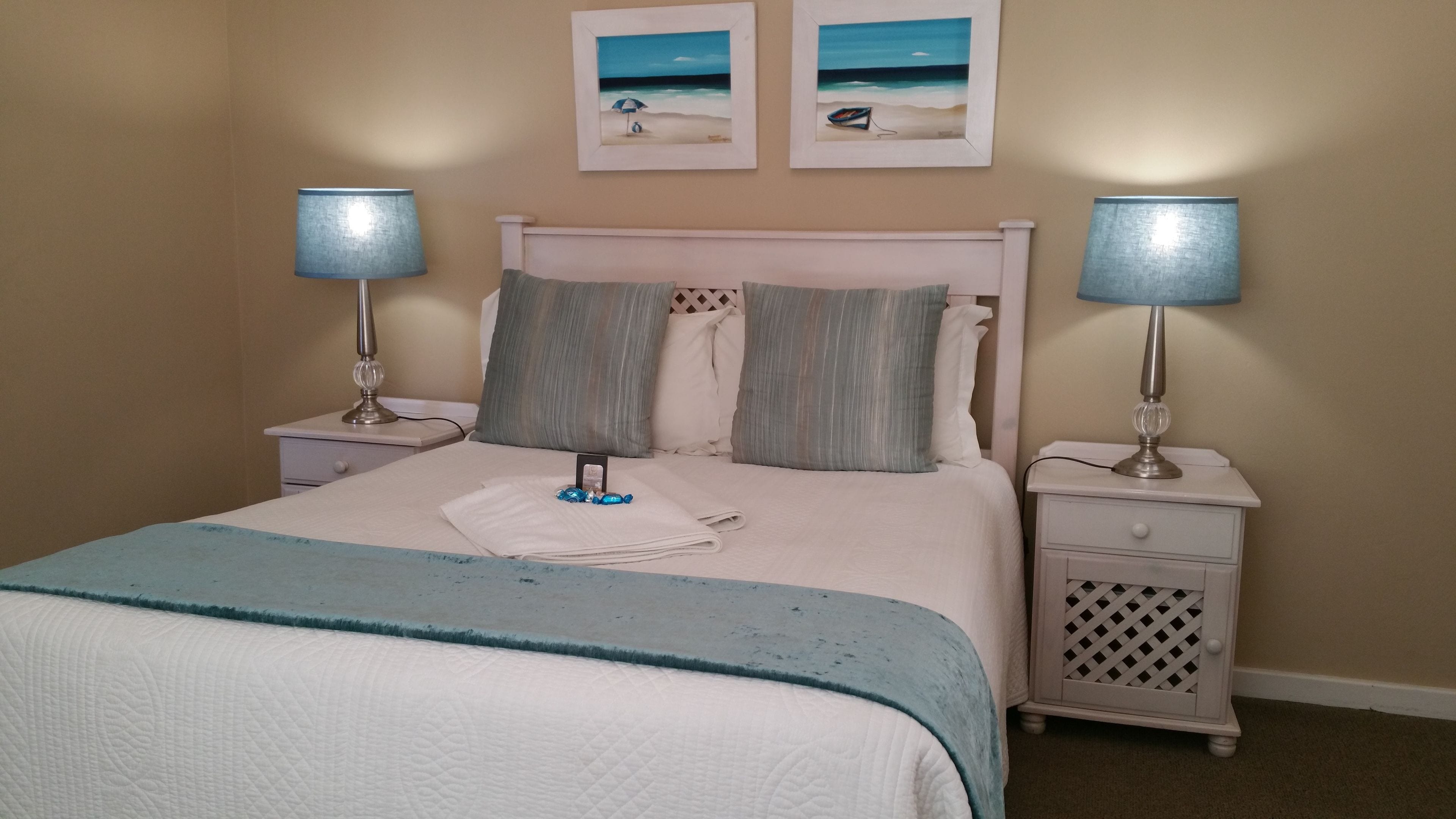 Comfort Room, 1 Bedroom (Rm 4, Double bed, north-facing ) | Minibar, in-room safe, desk, iron/ironing board