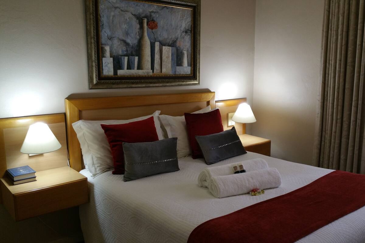 Comfort Room, 1 Bedroom (Rm 3, Double bed, view of garden) | 1 bedroom, minibar, in-room safe, desk