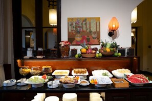 Sarapan bufet setiap hari dengan fi 