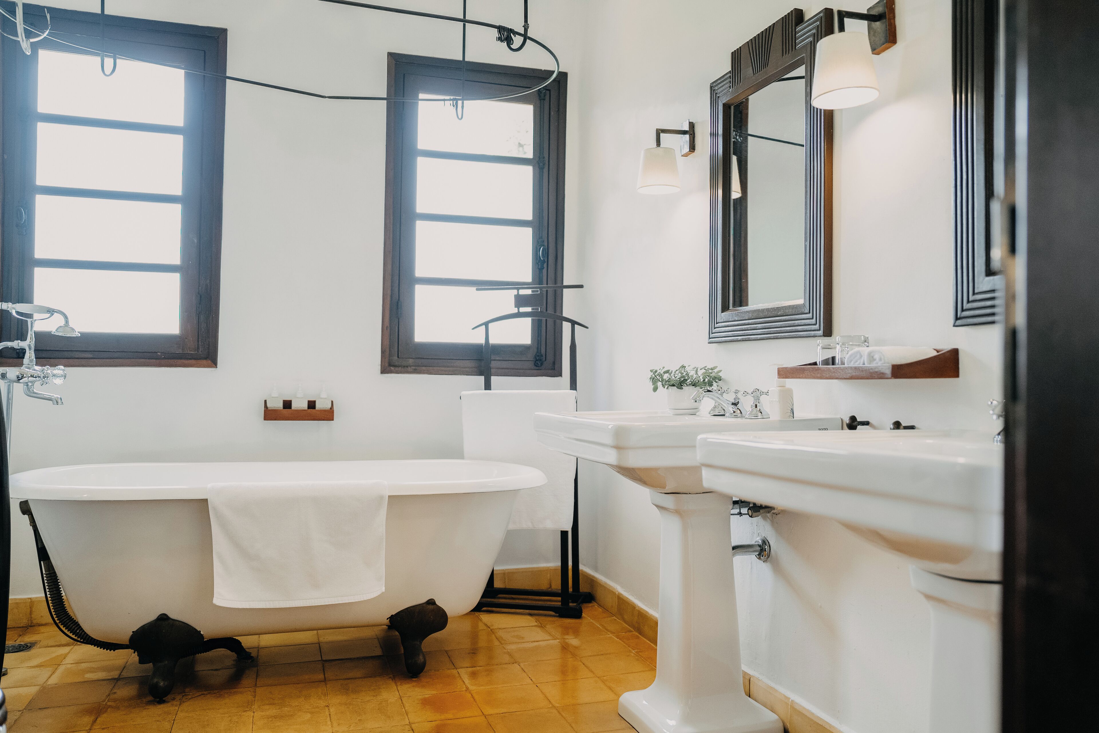 villa suite | bathroom | combined shower/bathtub, eco-friendly toiletries, hair dryer, bathrobes