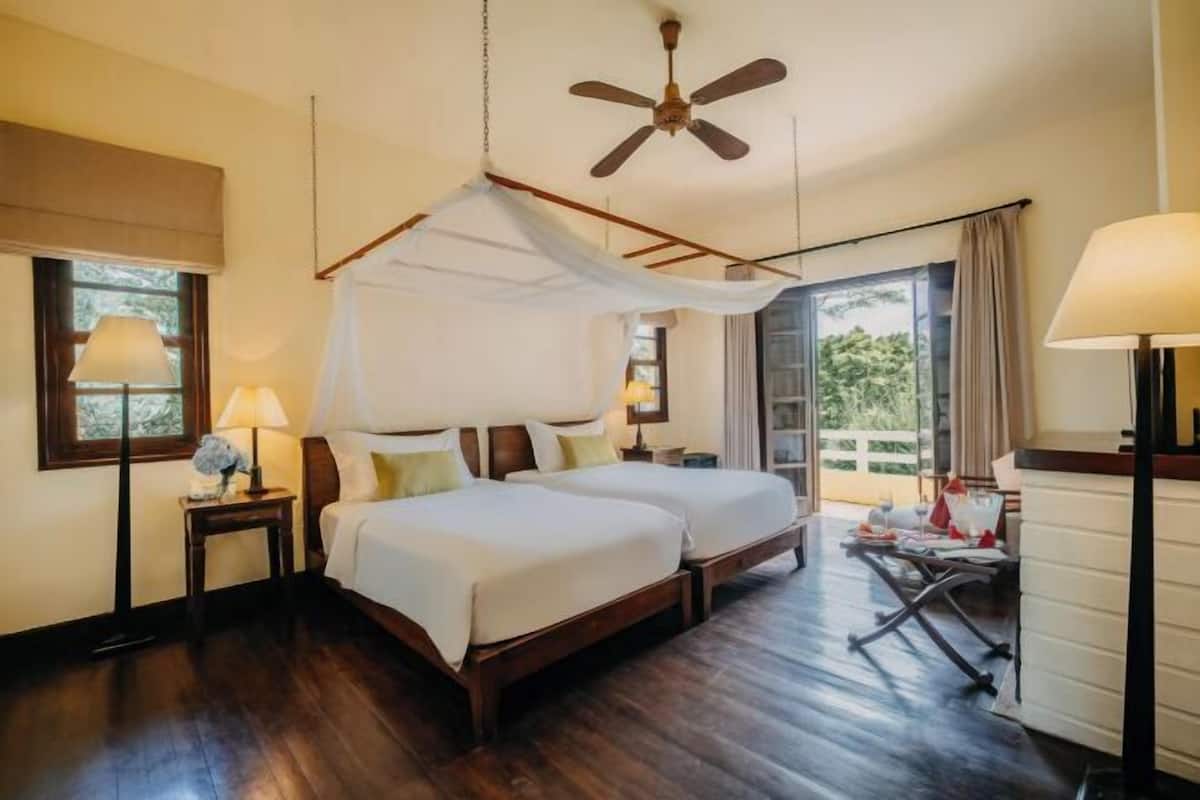 1 dormitorio, minibar, caja fuerte y cortinas opacas