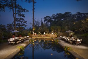 Outdoor pool, pool loungers - Ana Mandara Villas Dalat Resort & Spa (Da Lat)