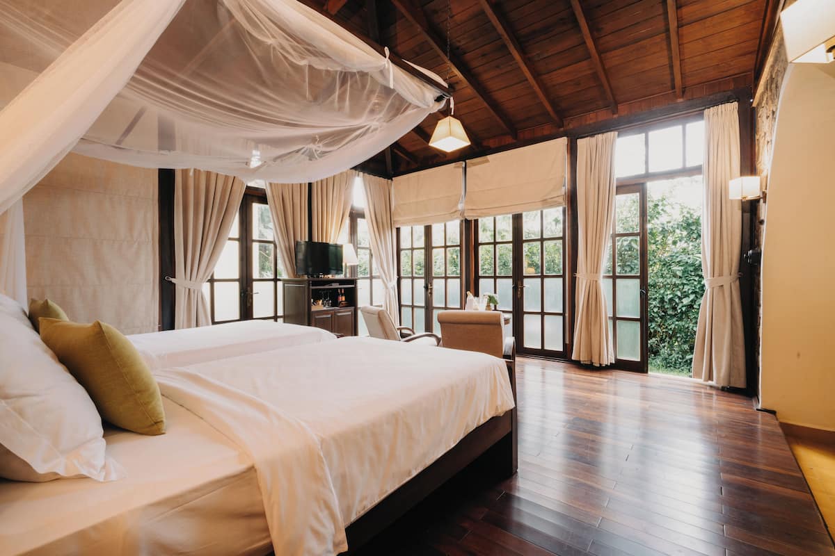 villa studio | minibar, in-room safe, blackout curtains, iron/ironing board