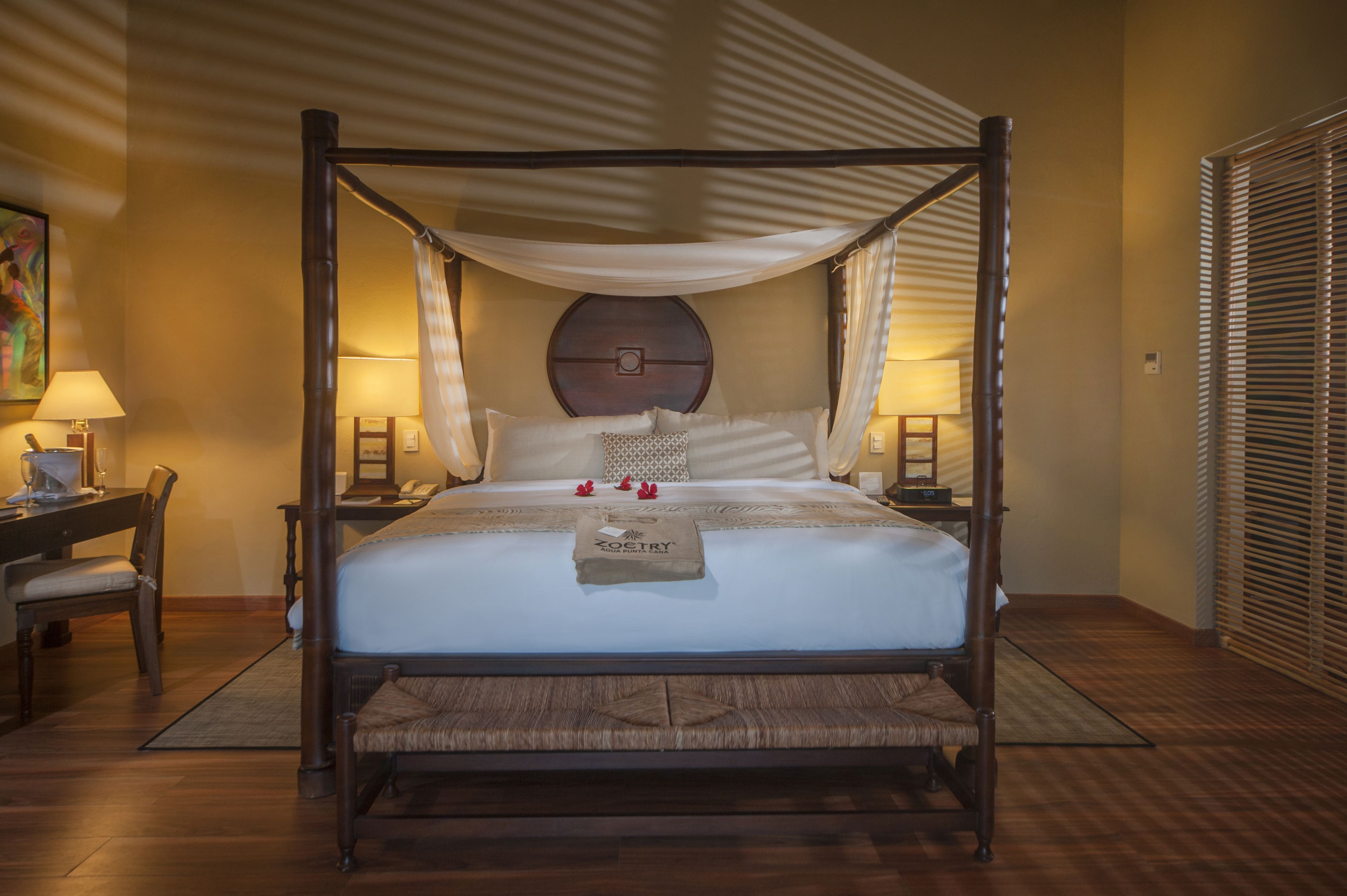 premium bedding, pillow-top beds, in-room safe, desk