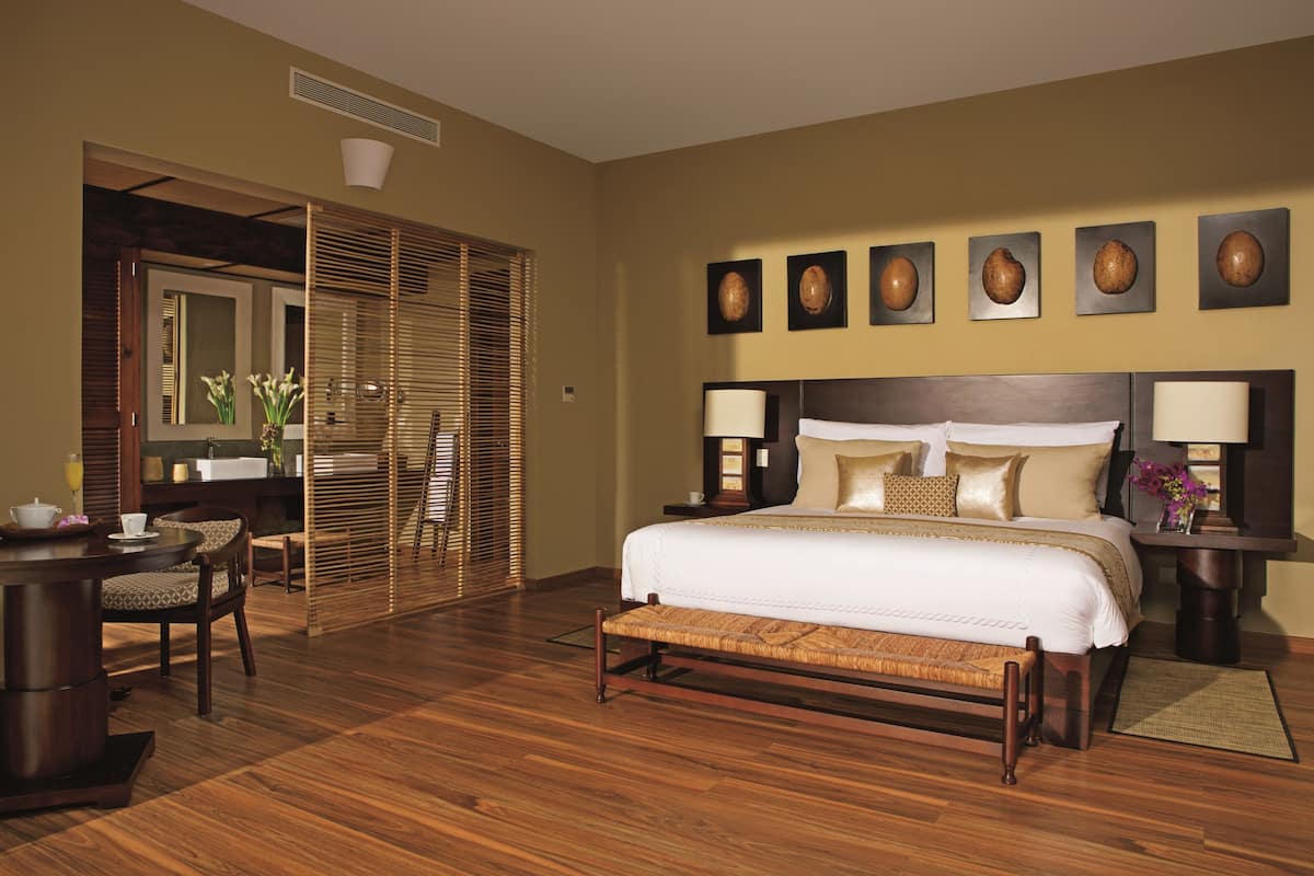 1 bedroom, premium bedding, pillow-top beds, in-room safe