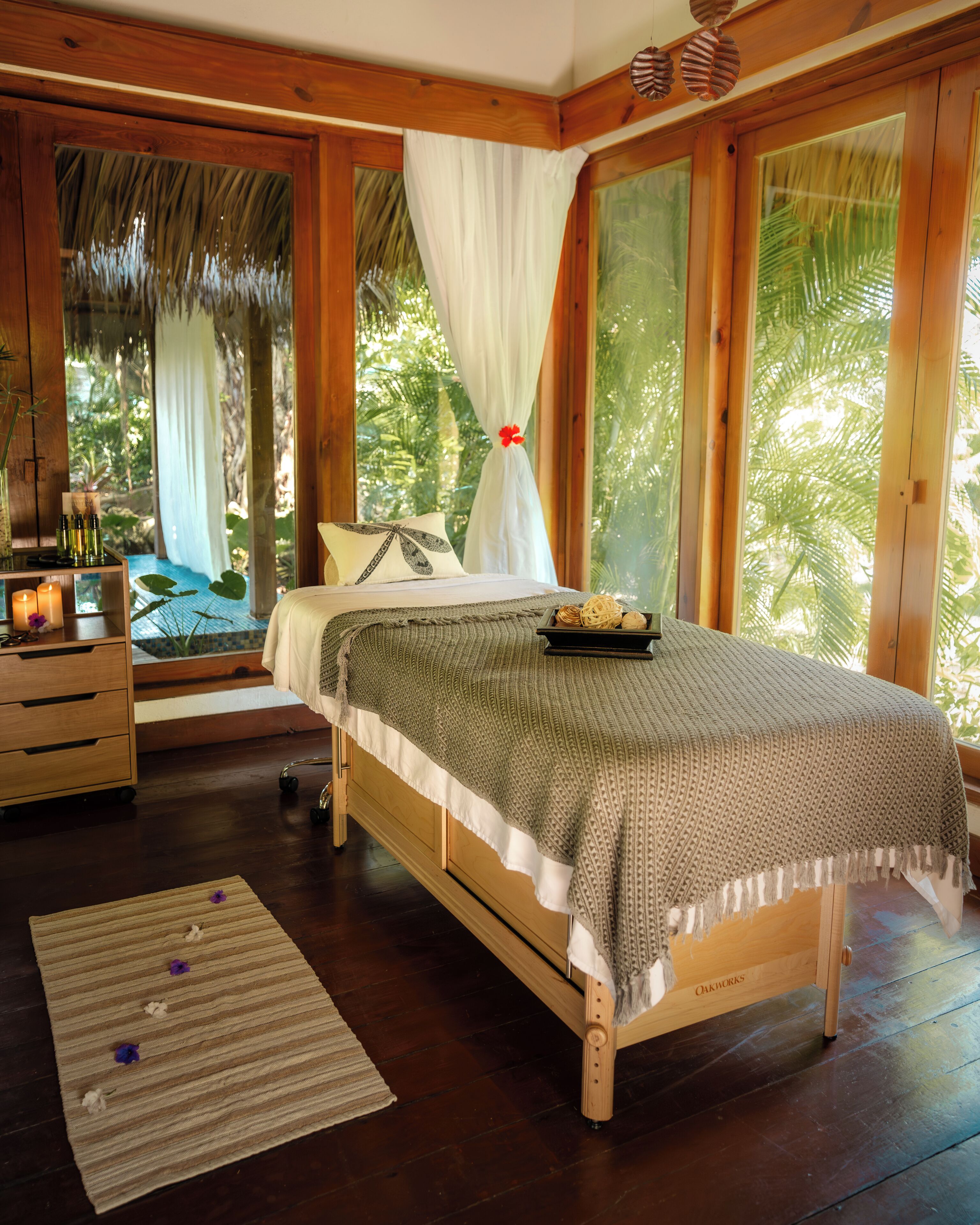 Couples treatment rooms, sauna, hot tub, steam room, body treatments