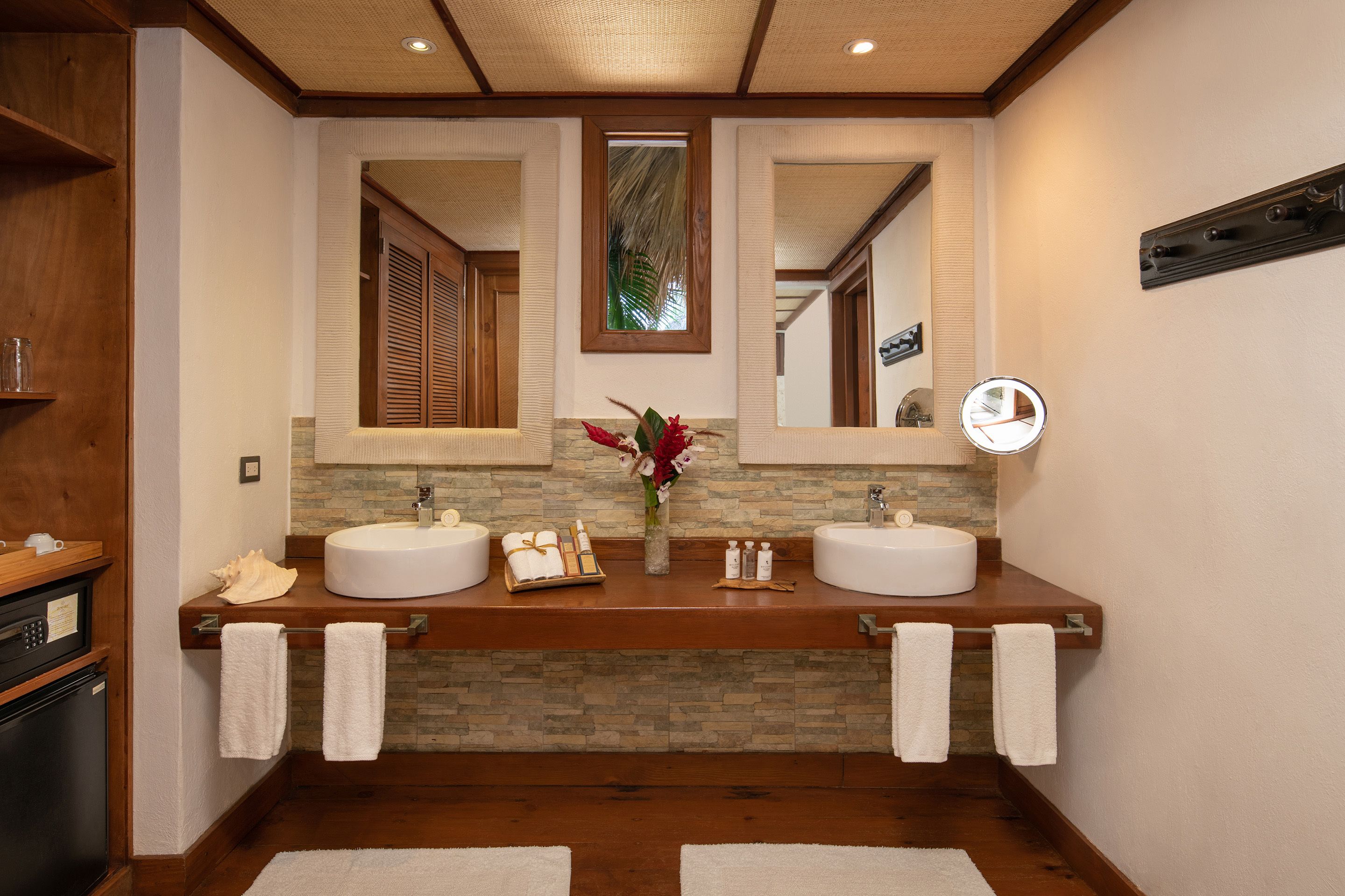 3-bedroom villa caney garden view | bathroom sink