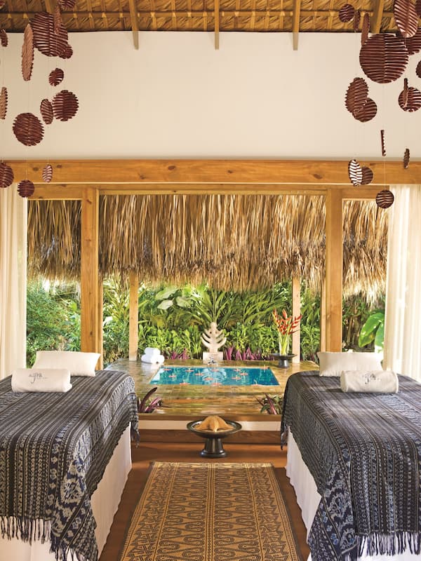 Couples treatment rooms, sauna, hot tub, steam room, body treatments