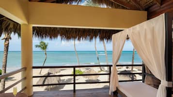 Junior Suite Oceanfront King | View from room