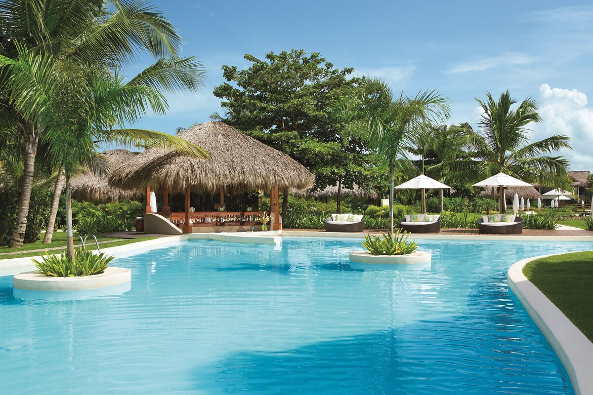 3 bars/lounges, 2 poolside bars, swim-up bar, beach bar