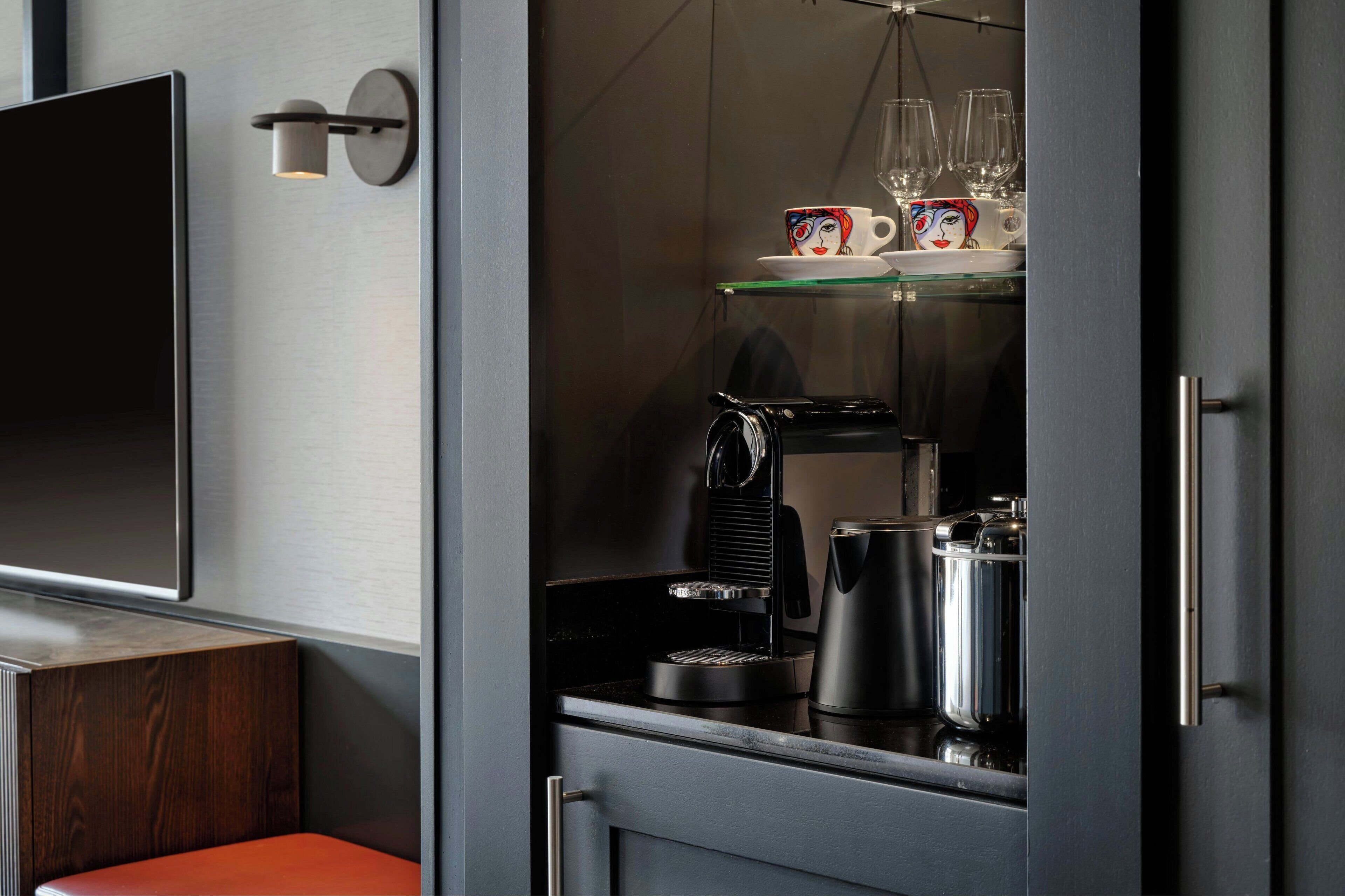 executive room, 1 king bed | 1 bedroom, premium bedding, down duvets, memory-foam beds