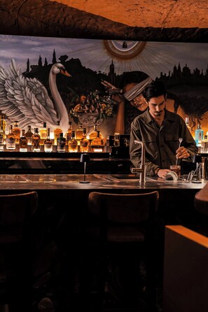 2 restaurants; breakfast, lunch, dinner and brunch served  - Ghent Marriott Hotel (Ghent)