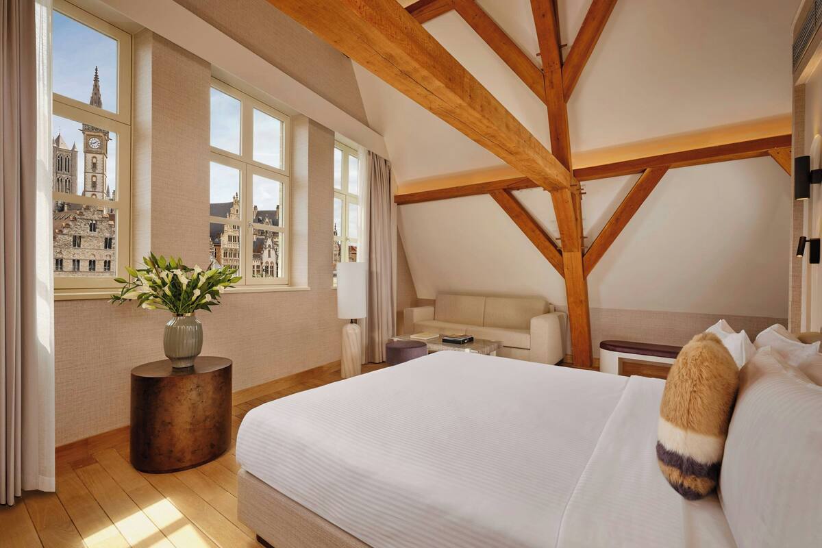 suite, 1 king bed | 1 bedroom, premium bedding, down duvets, memory-foam beds