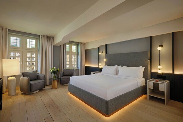 Quarto, 1 cama King, vista para o canal | 1 quarto, roupas de cama premium, edredons de pluma